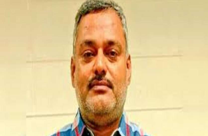 पुलिस ने अब विकास दुबे के समर्थन में फेसबुक पेज चलाने वालों के लिए कसी कमर पुलिस ने अब विकास दुबे के समर्थन में फेसबुक पेज चलाने वालों के लिए कसी कमर