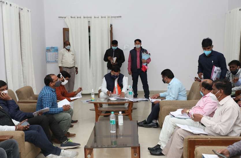 Electricity: ऊर्जा मंत्री ने उपभोक्ताओं के लिए कही यह बात, अधिकारियों से लिए सुझाव Electricity: ऊर्जा मंत्री ने उपभोक्ताओं के लिए कही यह बात, अधिकारियों से लिए सुझाव