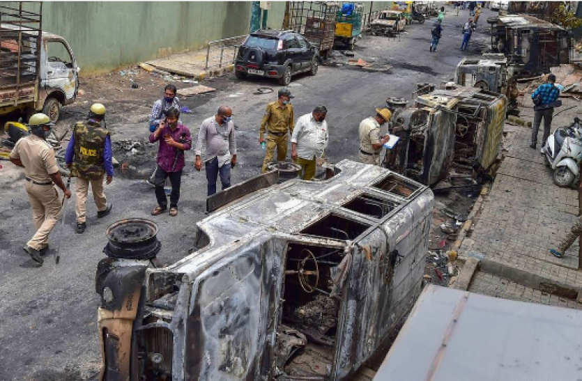 bengaluru violence Bengaluru violence : क्राइम ब्रांच ने पूर्व पार्षद रकीब जाकिर को किया गिरफ्तार, पूछताछ जारी