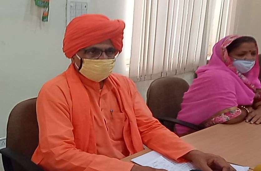 Sumedhanand Saraswati: 'तमतमा' गए सीकर सांसद सुमेधानंद, दे डाली आंदोलन की चेतावनी! Sumedhanand Saraswati: 'तमतमा' गए सीकर सांसद सुमेधानंद, दे डाली आंदोलन की चेतावनी!