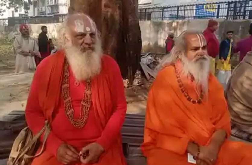 1_5.jpg राम जन्मभूमि तीर्थ क्षेत्र ट्रस्ट के खिलाफ संतों ने खोला मोर्चा, चंपतराय पर लगे बंदरबांट के आरोप