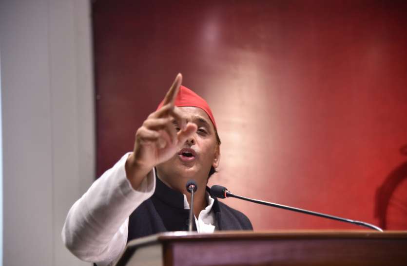 former Chief Minister Akhilesh Yadav शिवपाल सिंह यादव के बारे में अखिलेश यादव ने ऐसा क्या बोला की सब रह गए हैरान