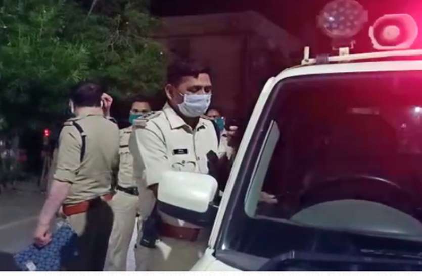 bsp_police.jpg आईजी व एसपी ने किया चार थानों का औचक निरीक्षण, दिए आवश्यक दिशा निर्देश
