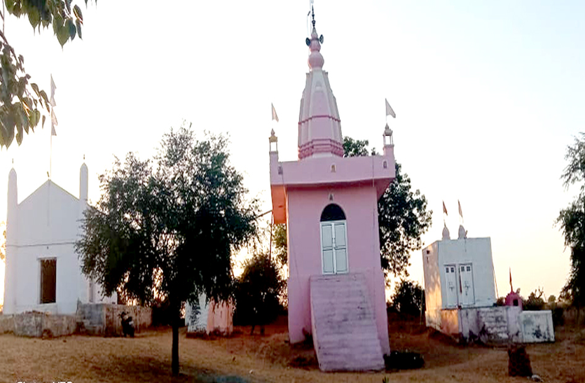 पंचदेव धाम में विराजे देवता, व्यवस्थाओं की कमी पंचदेव धाम में विराजे देवता, व्यवस्थाओं की कमी