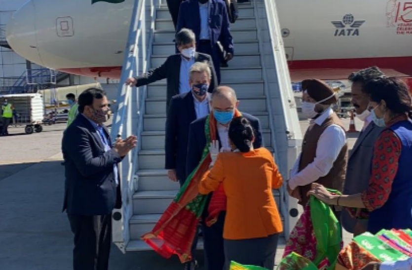 foreign delegates तेलंगाना : 64 विदेशी मेहमान पहुंचे हैदराबाद, स्वदेशी वैक्सीन का लेंगे जायजा