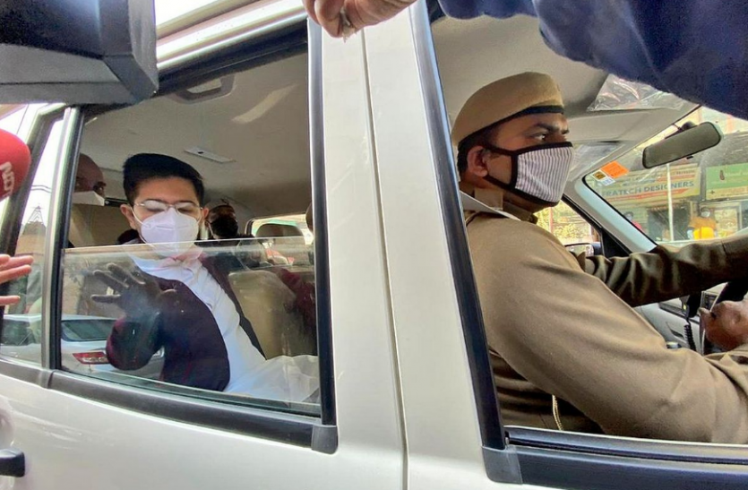 delhi police MCD Scam : प्रदर्शन से पहले दिल्ली पुलिस ने आप के 4 विधायकों को हिरासत में लिया