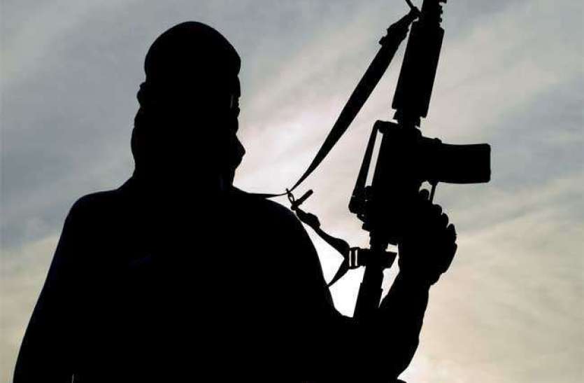 terrorist attack in jammu kashmir Jammu kashmir : PDP नेता के घर पर आतंकी हमला, घायल पीएसओ को अस्पताल में किया भर्ती