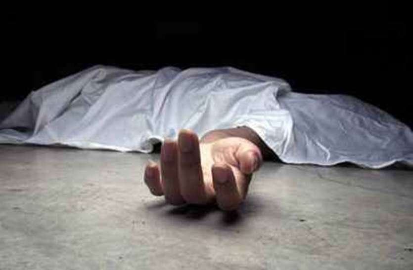 Truck falls in Son river, two killed सोन नदी में गिरा ट्रक, दो की मौत