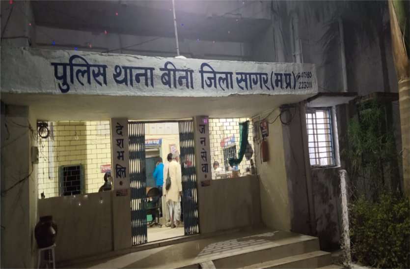 Accused selling illegal cannabis and liquor arrested, police took action under the strike operation अवैध गांजा और शराब बेचते आरोपी गिरफ्तार, पुलिस ने प्रहार अभियान के तहत की कार्रवाई