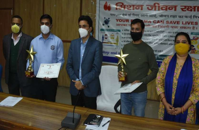 ग्राहकों के साथ स्टाफ भी सतर्कता दायरे में रखे तो बने ‘स्टार प्रतीक’ ग्राहकों के साथ स्टाफ भी सतर्कता दायरे में रखे तो बने ‘स्टार प्रतीक’