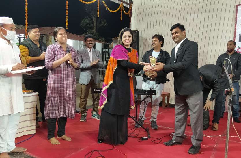 1601nsp10.jpg संगीत के सुरों ने कराया बंदियों को दूसरों के दुख दर्द का अहसास,पैदा की जीने की नई आस