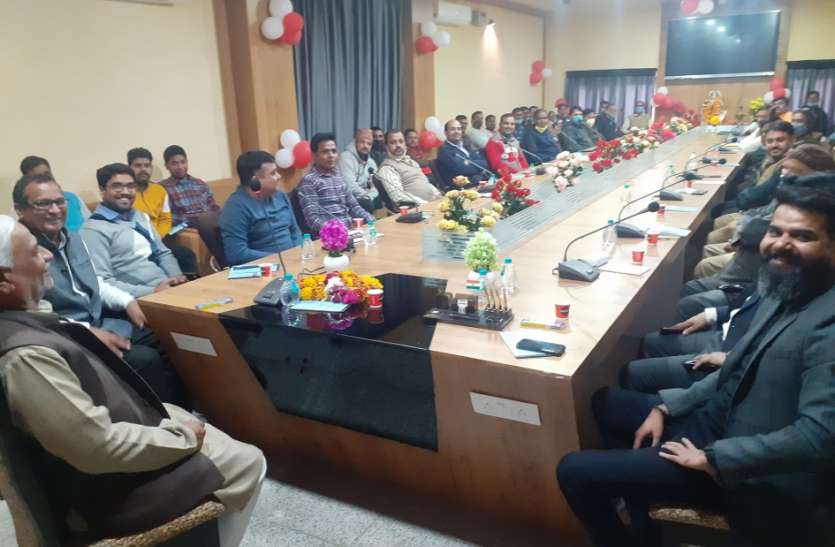 मुश्किल हालातों से न्यायालय को अवगत कराएंगे स्कूल संचालक मुश्किल हालातों से न्यायालय को अवगत कराएंगे स्कूल संचालक