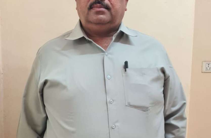 bribe : तापी जिले में अवैध खनन को लेकर कांस्टेबल ने मांगी थी रिश्वत bribe : तापी जिले में अवैध खनन को लेकर कांस्टेबल ने मांगी थी रिश्वत