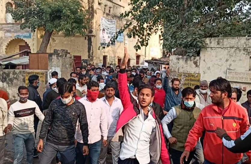 कामां में भाजपा व भुसावर में कांग्रेस में बगावत, बाड़ेबंदी में हुआ हंगामा कामां में भाजपा व भुसावर में कांग्रेस में बगावत, बाड़ेबंदी में हुआ हंगामा