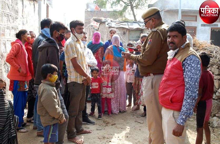 बर्तन बेचने के बहाने गांव में आई महिलाएं, इनाम का लालच देकर दे दिया इस वारदात को अंजाम बर्तन बेचने के बहाने गांव में आई महिलाएं, इनाम का लालच देकर दे दिया इस वारदात को अंजाम