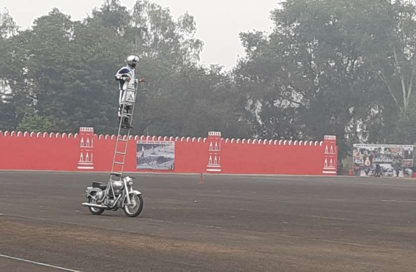 daredevils_sets.jpg बुलेट पर इस जवान ने बनाया वर्ल्ड रिकॉर्ड, देखें वीडियो