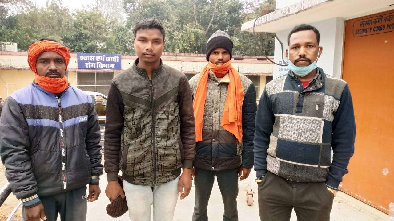मृत किसान के परिजनों से मिले भाजपाई, कहा- कांग्रेस सरकार की घोर लापरवाही के कारण की आत्महत्या