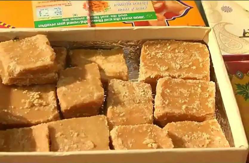 प्रदर्शनी में चर्चा का विषय बना यह किसान, 57 प्रकार के अनेक गुड़ किए तैयार, कीमत कर देगी हैरान प्रदर्शनी में चर्चा का विषय बना यह किसान, 57 प्रकार के अनेक गुड़ किए तैयार, कीमत कर देगी हैरान