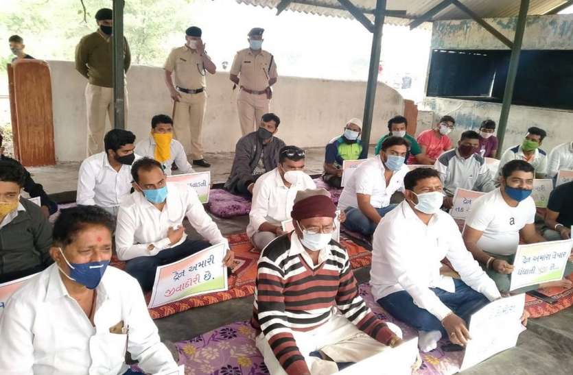 बिलीमोरा-वघई नैरोगेज को लेकर कांग्रेस और भाजपा आमने-सामने बिलीमोरा-वघई नैरोगेज को लेकर कांग्रेस और भाजपा आमने-सामने