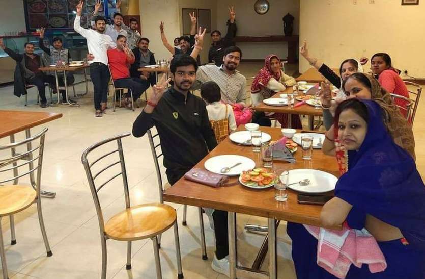 नगरनिकाय चुनाव - करौली में दो, हिण्डौन में आठ पार्षद भाजपा की घेराबंदी से बाहर नगरनिकाय चुनाव - करौली में दो, हिण्डौन में आठ पार्षद भाजपा की घेराबंदी से बाहर