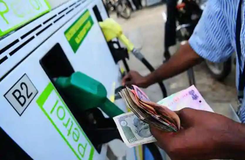 petrol.jpg Petrol Diesel Price: 29 दिन बाद फिर बढ़े पेट्रोल-डीजल के दाम, जानिए यूपी के शहरों का भाव