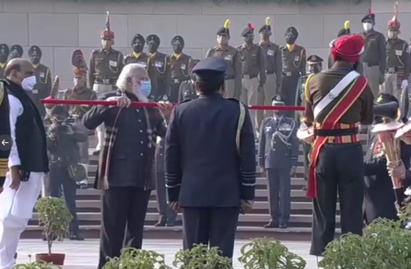 pm modi Vijay Diwas 2020 : पीएम मोदी ने स्वर्णिम विजय मशाल को किया प्रज्जवलित, देश की सभी छावनियों से गुजरेगी