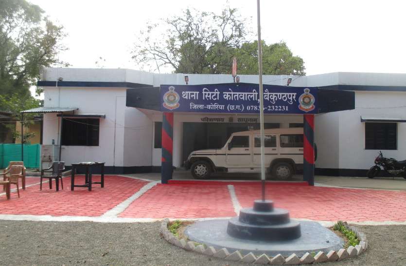 25 लाख का मकान बिक्री के नाम पर धोखाधड़ी, बिल्डर व पत्नी के खिलाफ एफआईआर दर्ज 25 लाख का मकान बिक्री के नाम पर धोखाधड़ी, बिल्डर व पत्नी के खिलाफ एफआईआर दर्ज