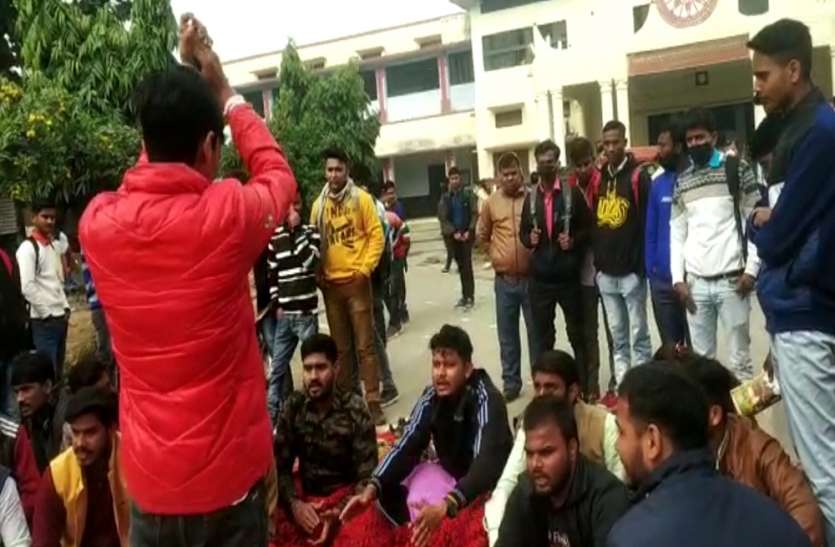 जेएनयू के बाद साकेत महाविद्यालय में भी लग रहे (ले के रहेंगे आजादी) के नारे बड़ी खबर : जेएनयू के बाद साकेत महाविद्यालय में भी लग रहे ( ले के रहेंगे आजादी ) के नारे