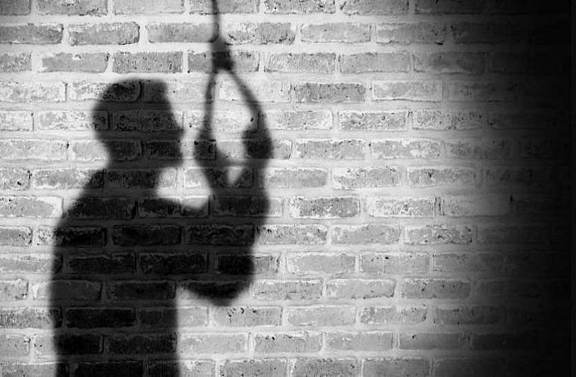 निर्माणाधीन इमारत की 11वीं मंजिल से कूद गया वाहन दलाल निर्माणाधीन इमारत की 11वीं मंजिल से कूद गया वाहन दलाल