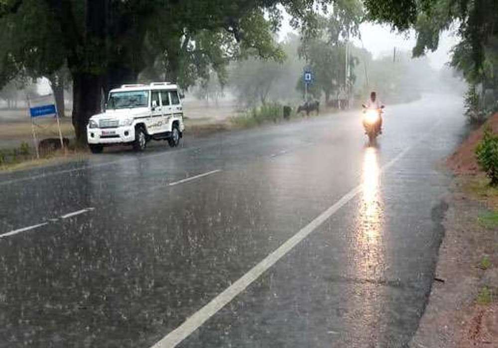 Weather Alert: मौसम विभाग का यूपी में शीतलहर और भारी बारिश का अलर्ट