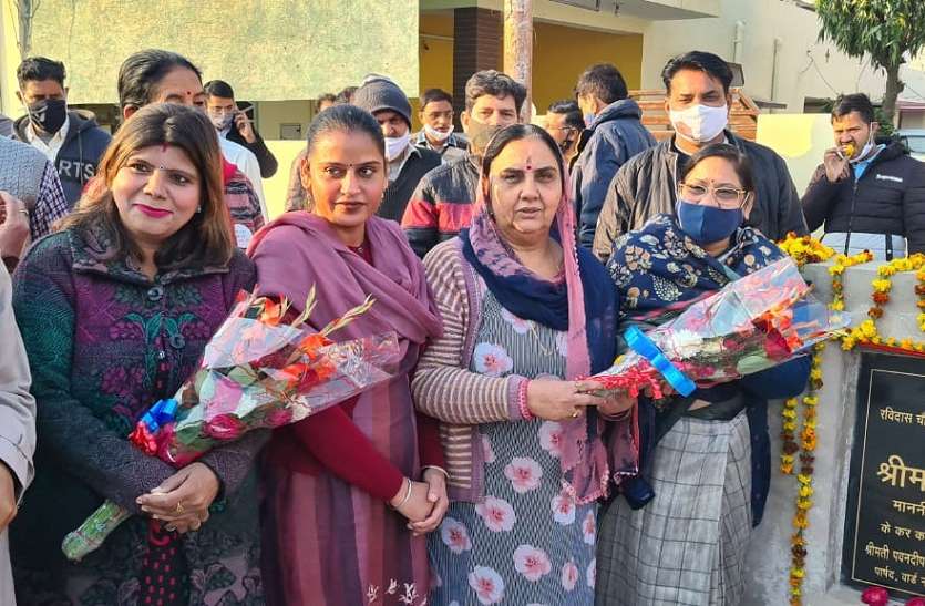 यह कैसा शिलान्यास: दो वार्डो की सांझा रोड, एक पार्षद को बुलाया तो दूसरे की अनदेखी यह कैसा शिलान्यास: दो वार्डो की सांझा रोड, एक पार्षद को बुलाया तो दूसरे की अनदेखी