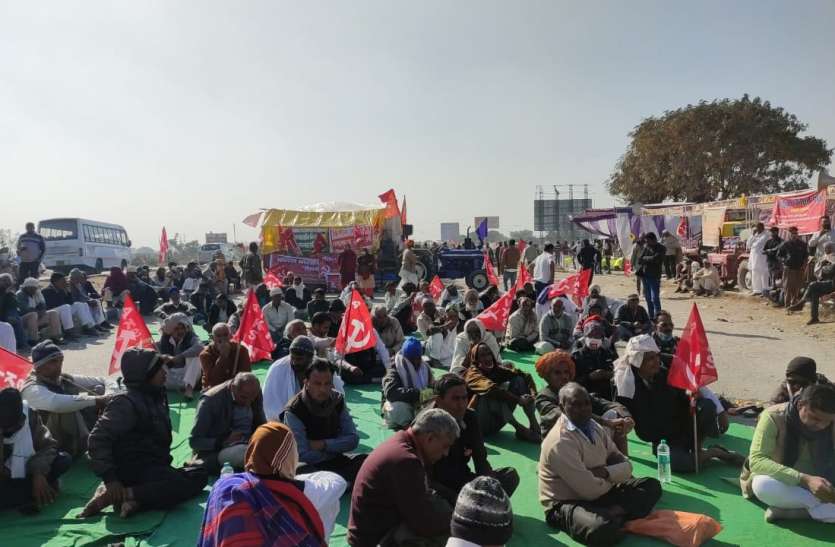 शाहजहांपुर बॉर्डर से किसान हटने को तैयार नहीं शाहजहांपुर बॉर्डर से किसान हटने को तैयार नहीं