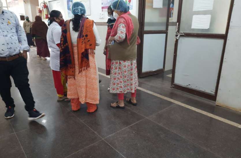 जांच कमेटी ने दस्तावेज समेटा, मामला संक्रमित महिला की नान कोविड अस्पताल में डिलीवरी जांच कमेटी ने दस्तावेज समेटा, मामला संक्रमित महिला की नान कोविड अस्पताल में डिलीवरी