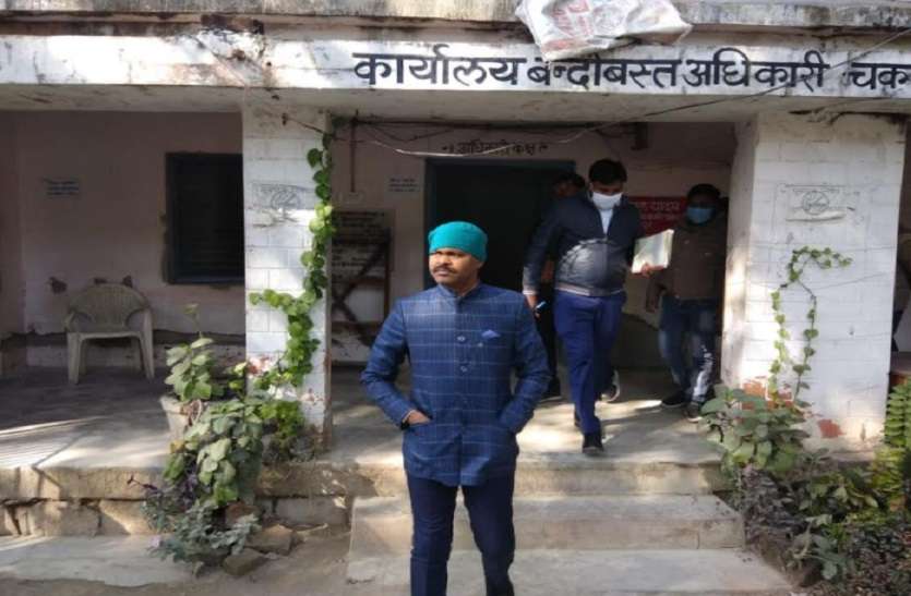 2_9.jpg डीएम ने चकबंदी विभाग के कार्यालयों का किया औचक निरीक्षण, गायब रहने वाले अधिकारियों की खुली पोल