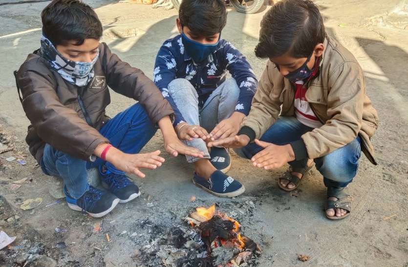 बाड़मेर 6.9 डिग्री: पिछले 10 साल में 18 दिसम्बर कभी नहीं रहा इतना ठंडा बाड़मेर @ 6.9 डिग्री: पिछले 10 साल में 18 दिसम्बर कभी नहीं रहा इतना ठंडा