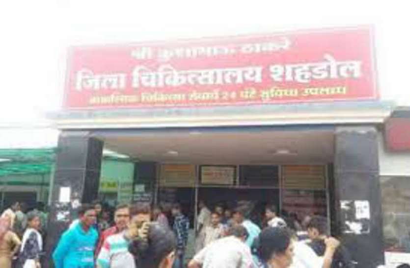 एडीएम के दौरे में अनुपस्थित मिले डॉक्टर, गांव-गांव पहुंचे सीएमएचओ एडीएम के दौरे में अनुपस्थित मिले डॉक्टर, गांव-गांव पहुंचे सीएमएचओ