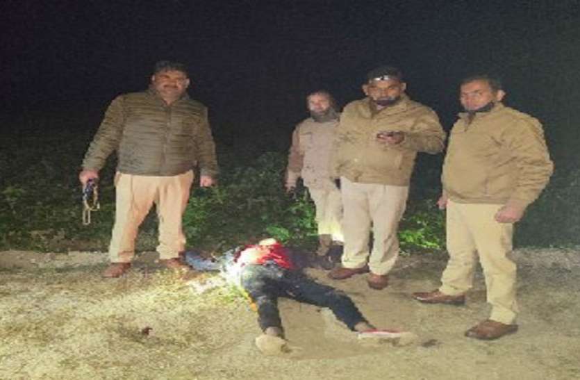 bike.jpg बाइक पर जिंदा गोवंश ले जा रहे गौ-तस्कर को पुलिस ने गाेली मारी