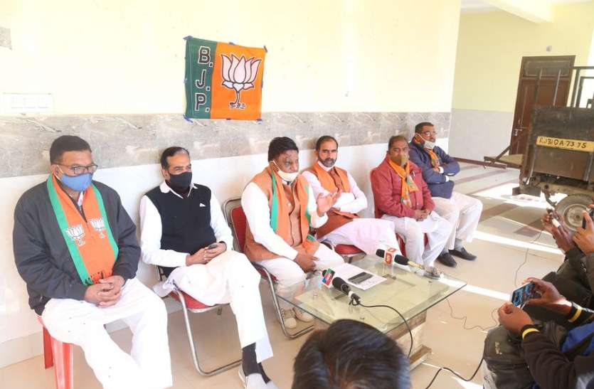 पूर्व मंत्री डॉ. रामप्रताप बोले, मोदी सरकार किसानों के कल्याण के लिए कर रही कार्य पूर्व मंत्री डॉ. रामप्रताप बोले, मोदी सरकार किसानों के कल्याण के लिए कर रही कार्य