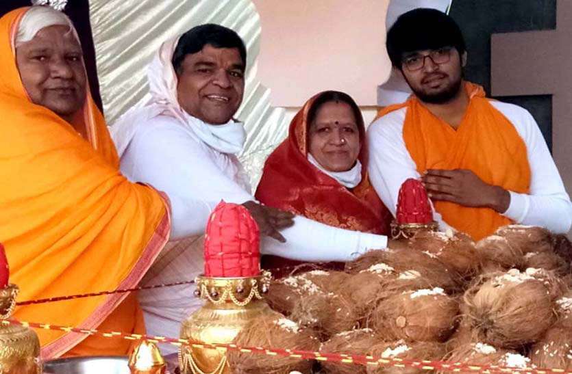 भगवान की भक्ति से खुलेंगे मोक्ष मार्ग के द्वार भगवान की भक्ति से खुलेंगे मोक्ष मार्ग के द्वार