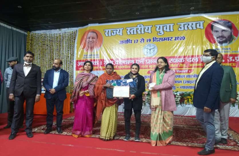 राज्य स्तरीय कथक प्रतियोगिता में ईशा रतन प्रथम राज्य स्तरीय कथक प्रतियोगिता में ईशा रतन प्रथम