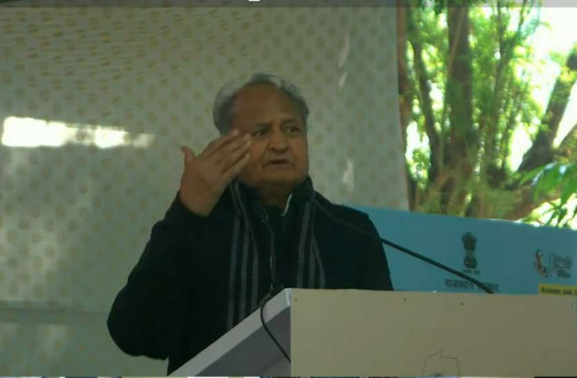 cm_gehlot.jpg सरकार के दूसरी वर्षगांठः मुख्यमंत्री ने किया 1374 योजनाओं का लोकार्पण-शिलान्यास