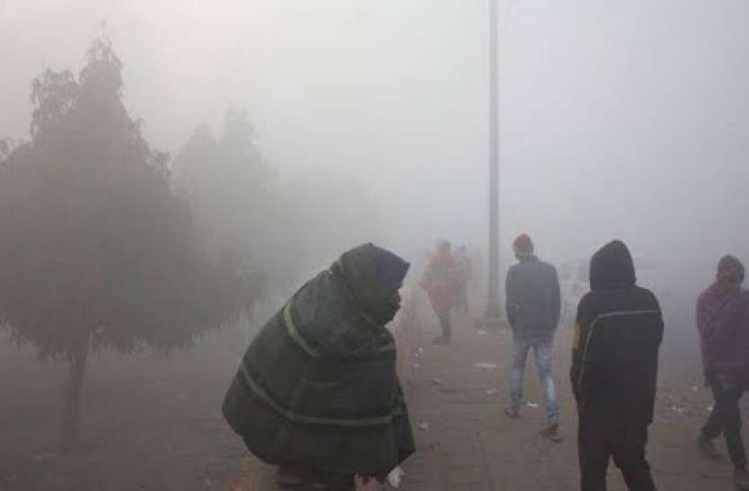 Weather Update Weather Update: दिल्ली में ठंड ने तोड़ा 10 साल का रिकॉर्ड, शीतलहर की चपेट में देश के कई राज्य