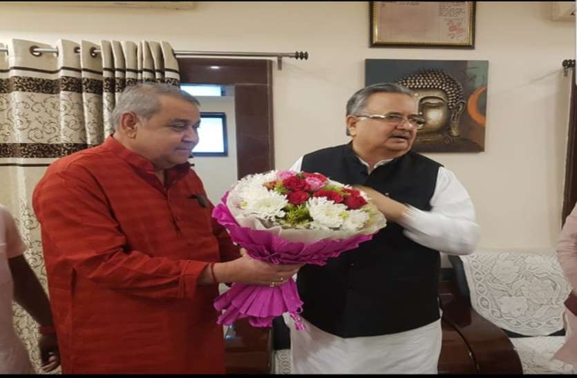 लोरमी विधायक पूर्व सीएम से मिले लोरमी विधायक पूर्व सीएम से मिले, भाजपा प्रवेश की अटकलबाजियां भी तेज