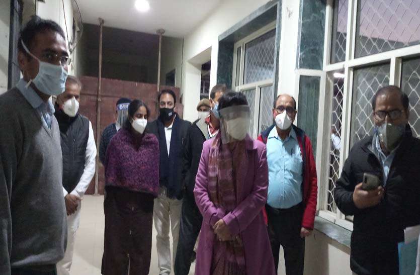 सम्भागीय आयुक्त डॉ. वीना प्रधान ने किया दौरा, फ्लैगशिप योजनाओं की जानी प्रगती सम्भागीय आयुक्त डॉ. वीना प्रधान ने किया दौरा, फ्लैगशिप योजनाओं की जानी प्रगती