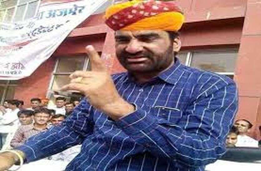 सांसद बेनीवाल ने चेताया : हालात नहीं सुधरे तो अजमेर रेंज आईजी दफ्तर का करेंगे घेराव सांसद बेनीवाल ने चेताया : हालात नहीं सुधरे तो अजमेर रेंज आईजी दफ्तर का करेंगे घेराव