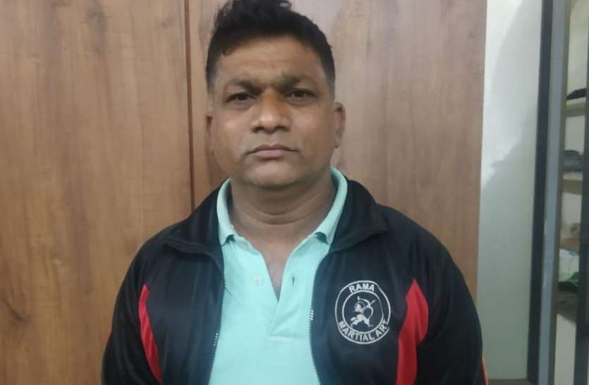 BRIBE : गाड़ी जब्त करने की धमकी देकर मांगी 12 हजार की रिश्वत BRIBE : गाड़ी जब्त करने की धमकी देकर मांगी 12 हजार की रिश्वत