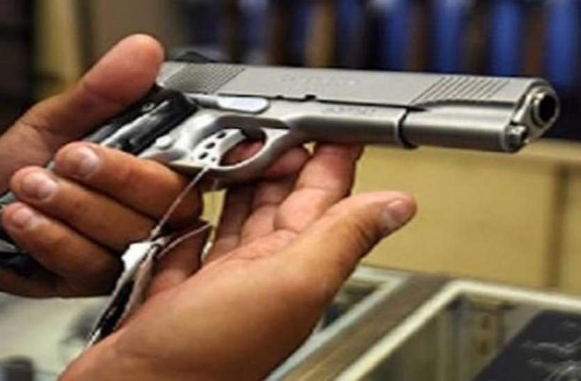 Youth with pistol held in Dholpur | पिस्तोल सहित युवक को धौलपुर में दबोचा |  Patrika News