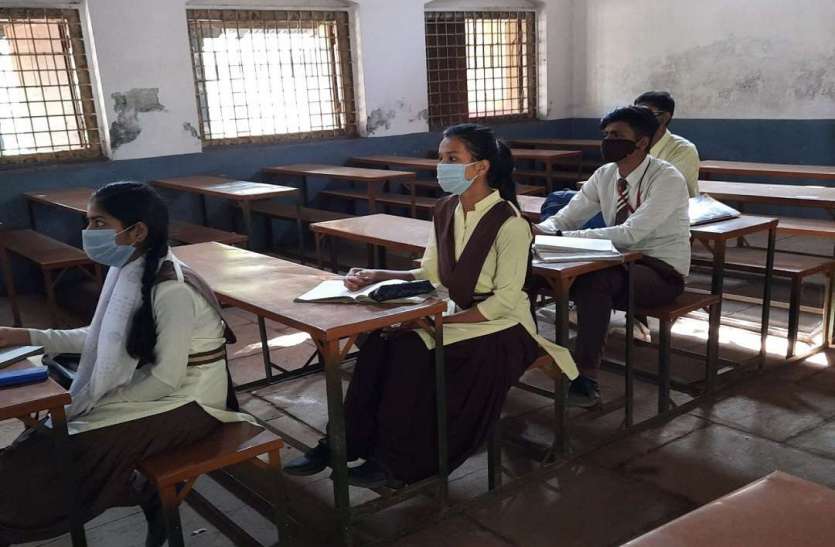corona cases in School तीन स्कूलों में मिले 19 कोरोना पॉजिटिव, मार्च 2020 जैसी सख्ती के निर्देश जारी