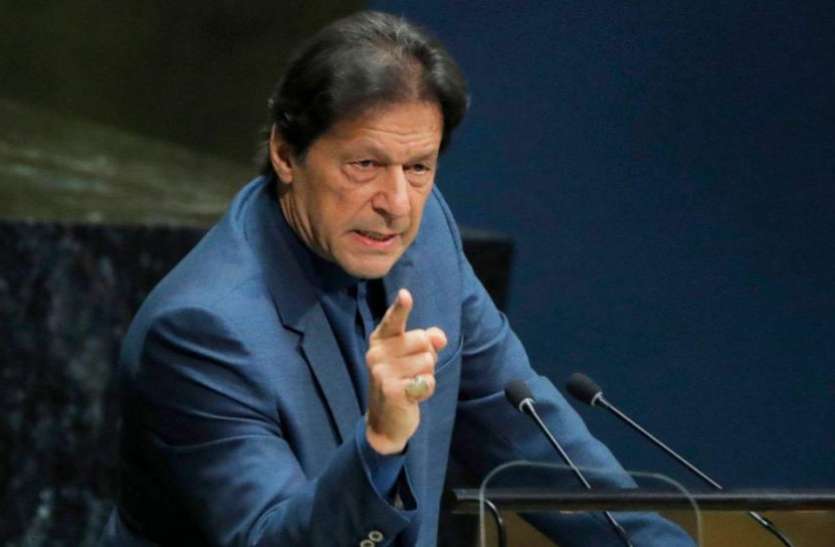 imran_khan.jpg Pakistan: PDM के तेवर से बौखलाए इमरान खान, कहा- मेरे अधीन काम करती है सेना