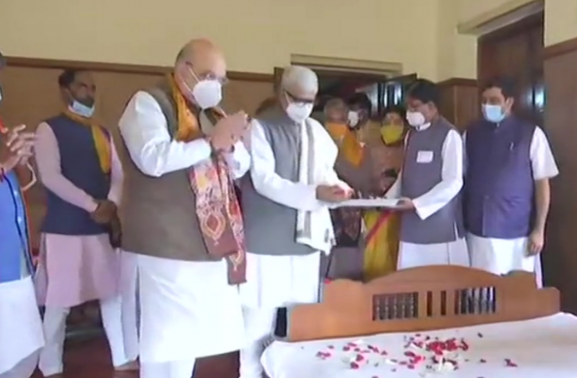 amit shah West Bengal : अमित शाह पहुंचे शांति निकेतन, रवींद्रनाथ टैगोर को दी श्रद्धांजलि